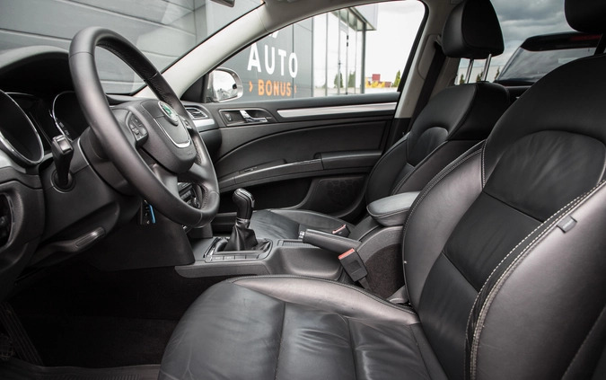 Skoda Superb cena 31900 przebieg: 194000, rok produkcji 2010 z Duszniki-Zdrój małe 497